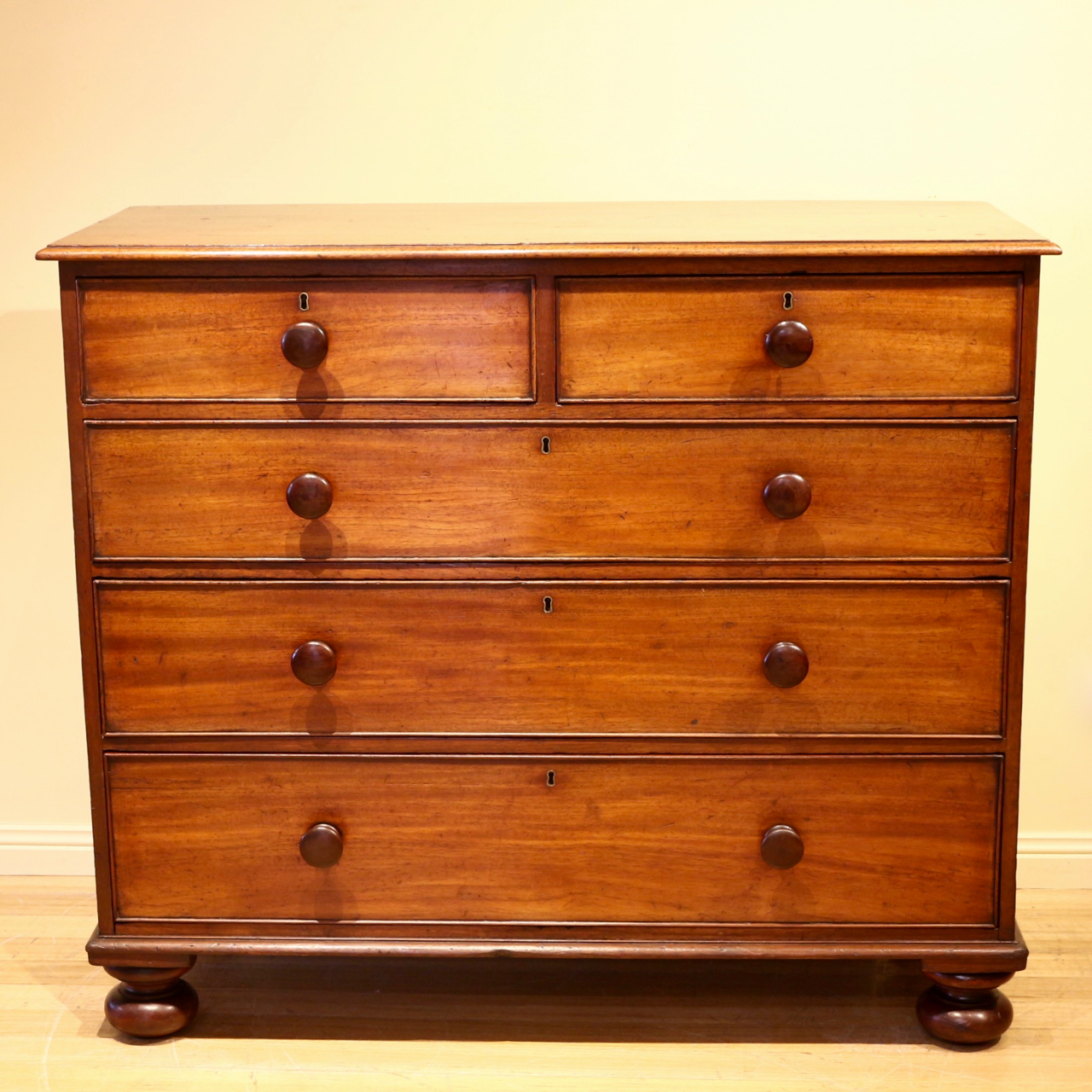 Cedar chest on sale of drawers